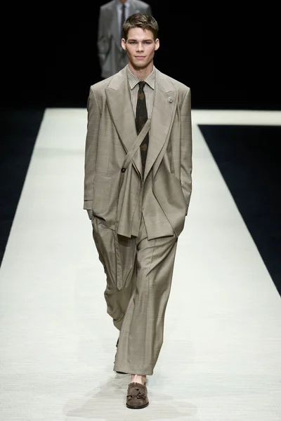 Look 8